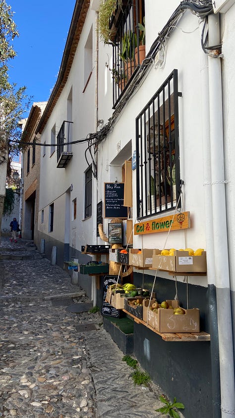 Gang-gang kecil di distrik Albaicin, Granada