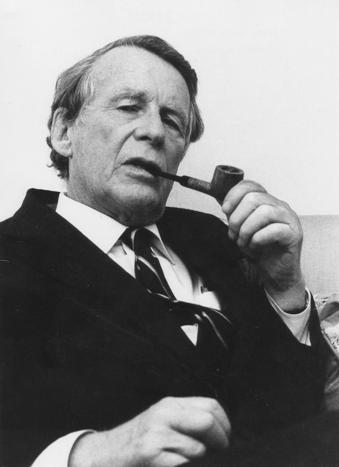 Famous Pipe Smokers: David Ogilvy Famous Pipe Smokers: David Ogilvy