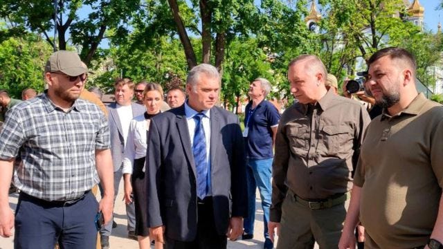 Governor of Saint Petersburg Alexander Beglov (second from right) in Mariupol (via his official Telegram channel). Governor of Saint Petersburg Alexander Beglov (second from right) in Mariupol (via his official Telegram channel).