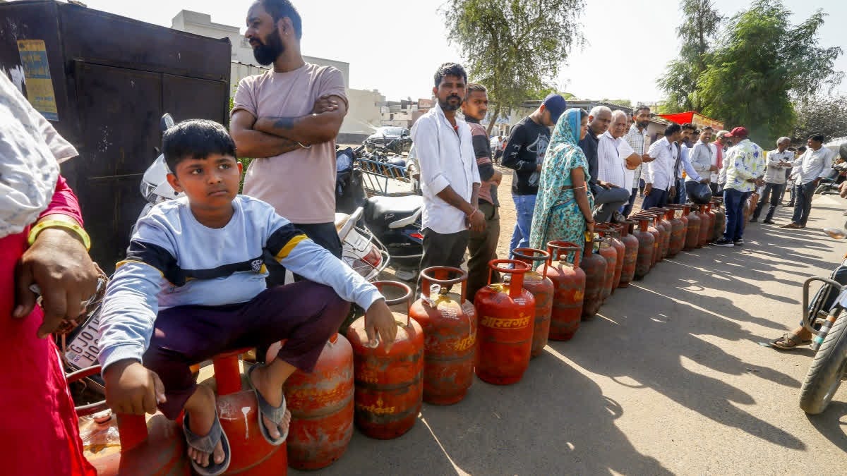 In photos: Long Queues, Empty Cylinders As LPG Crisis Hits Cities Across India In photos: Long Queues, Empty Cylinders As LPG Crisis Hits Cities Across India
