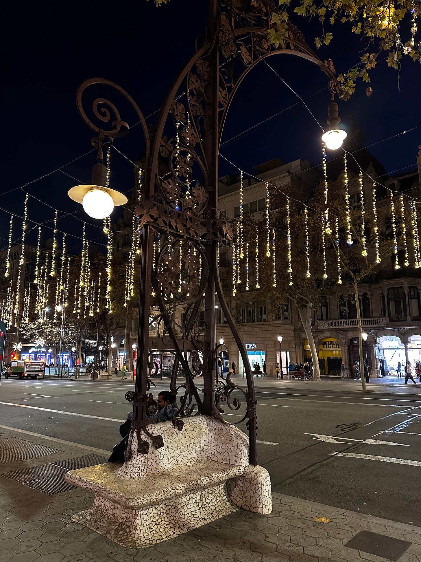 Pere Falqués’ Modernist Lampposts