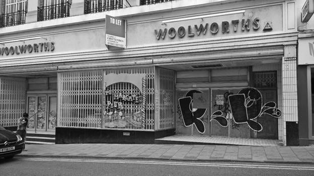 A store front with graffiti on the side

AI-generated content may be incorrect.