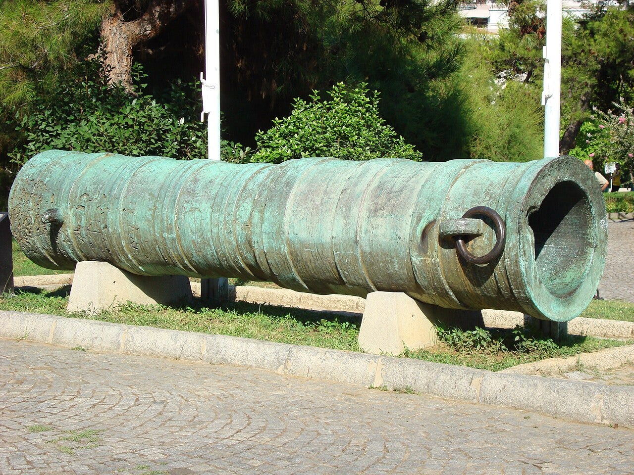 File:A cannon used during the siege of Constantinople, in The Military  Museum, Istanbul - panoramio.jpg - Wikimedia Commons