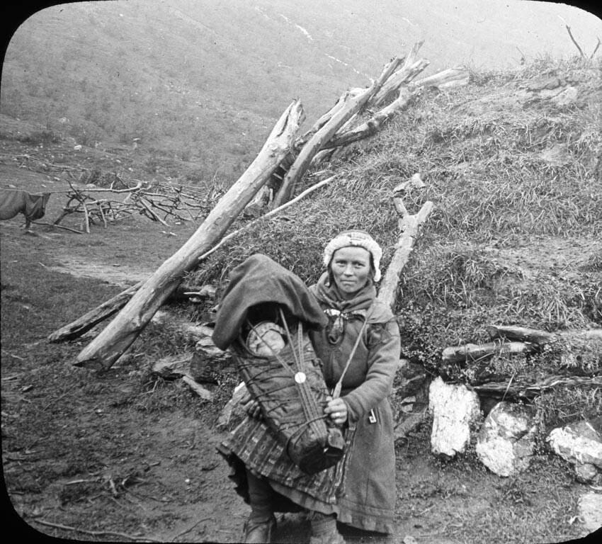 File:Campament lapó prop de Tromso (AFCEC LLAGOSTERA DV 56-2780).jpeg