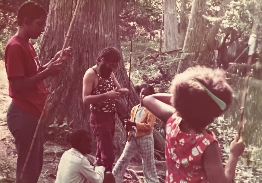 A group of people standing around a tree

AI-generated content may be incorrect.