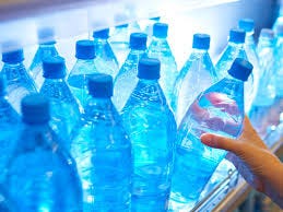 El gran negocio del agua mineral: menos calidad y precios desorbitados