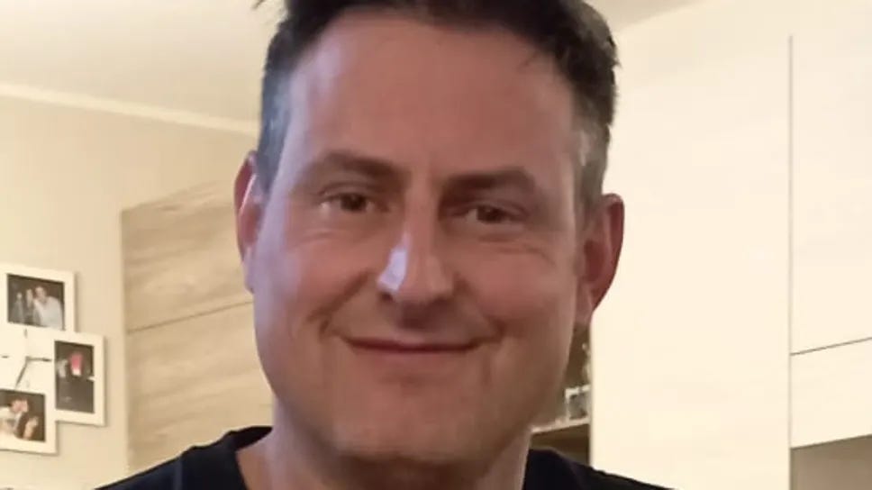 Giordano Saccenti con i figli: si è sentito male in casa a Casirate Giordano Saccenti con i figli: si è sentito male in casa a Casirate