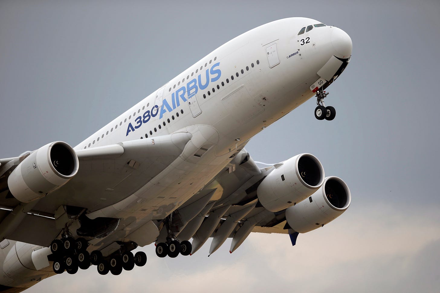 Iconic A380 super jumbo jet returns to the skies as airlines struggle with  travel demand | The Independent