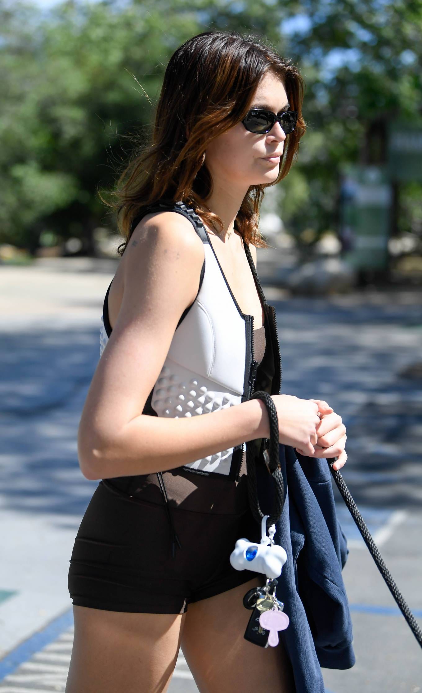 Kaia Gerber - Wears a weighted Omorpho vest while hiking in Los Angeles