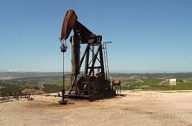 How Oil Derrick Pumps Work