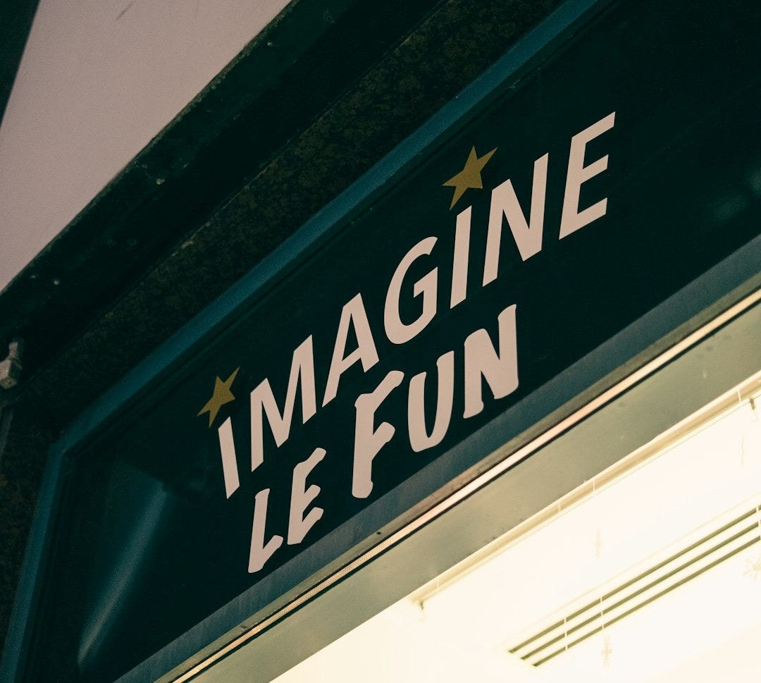 Sign says imagine le fun with stars Sign says imagine le fun with stars