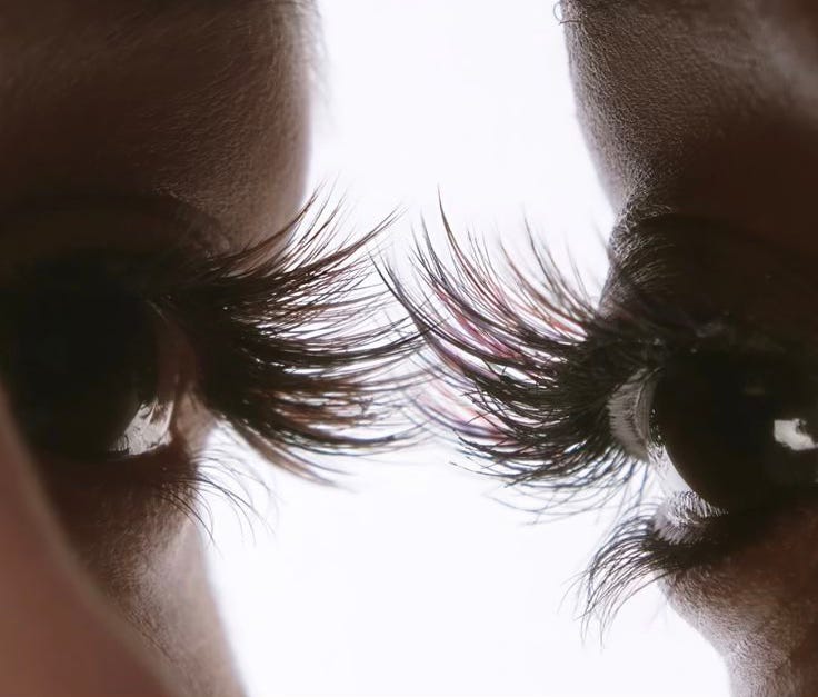 The Eyelash Serum That Actually Works (and doesn’t irritate your eyes)