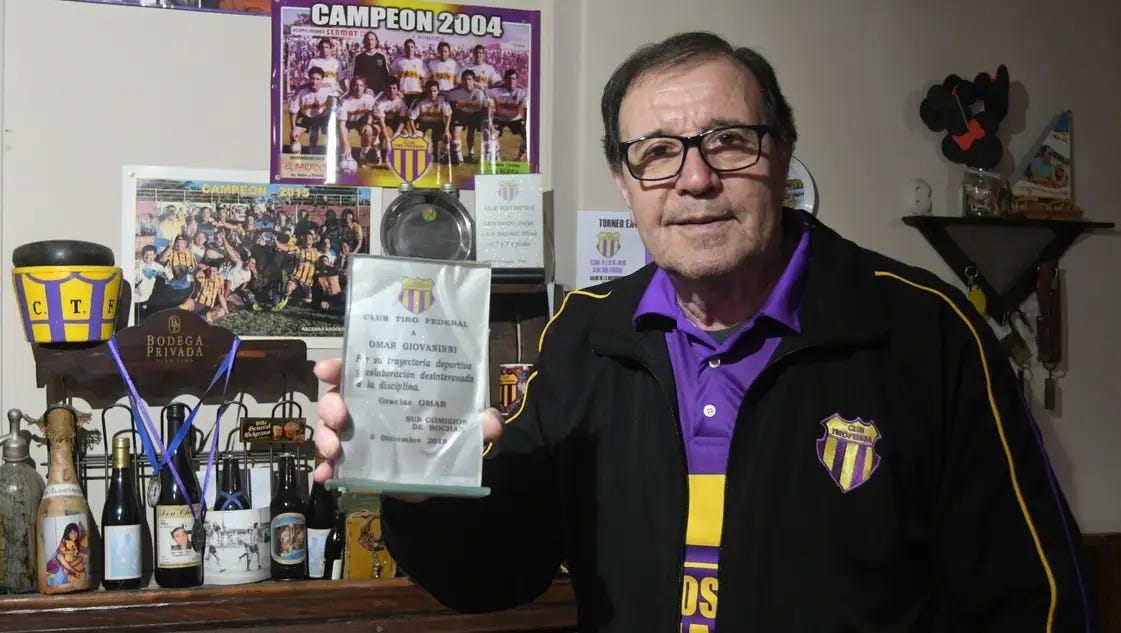 Omar Giovannini, una vida entre bochas, amigos y su club de barrio: Tiro Federal
