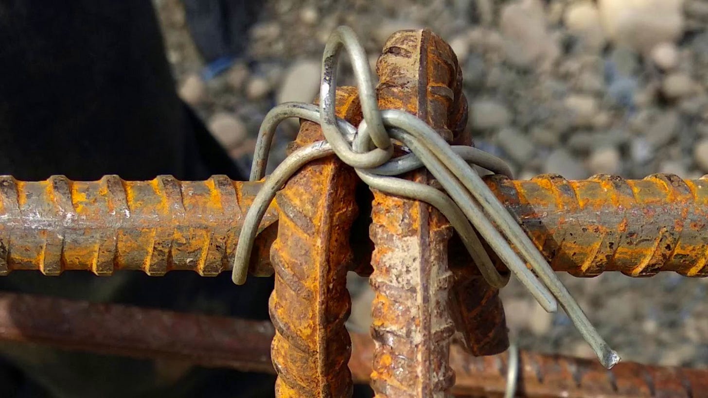 Es Nota | Frases argentas: de dónde viene "atar con alambre"
