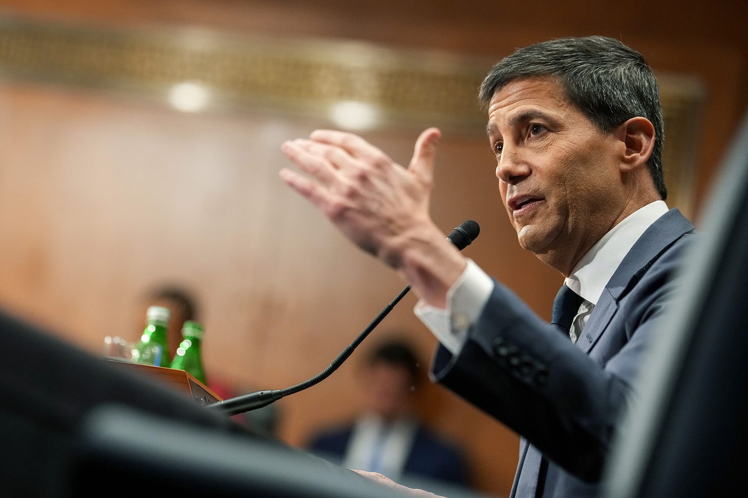 La Reserva Federal mantiene las tasas estables en la primera decisión bajo  la presidencia de Kevin Warsh