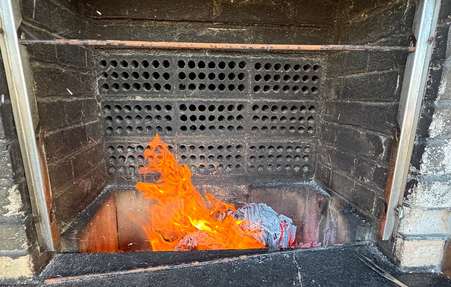 A simple churrasco grill as described above: bricks with holes on which to rest a skewer. 