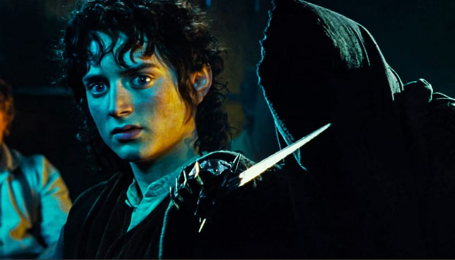 Удивительно но факт: в LotR это уже давно предсказали – облеченный властью дряхлый дед пенетрирует Фродо еще в первой части… 