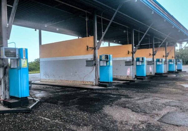 ucraina-Pompe di benzina d'epoca sovietica