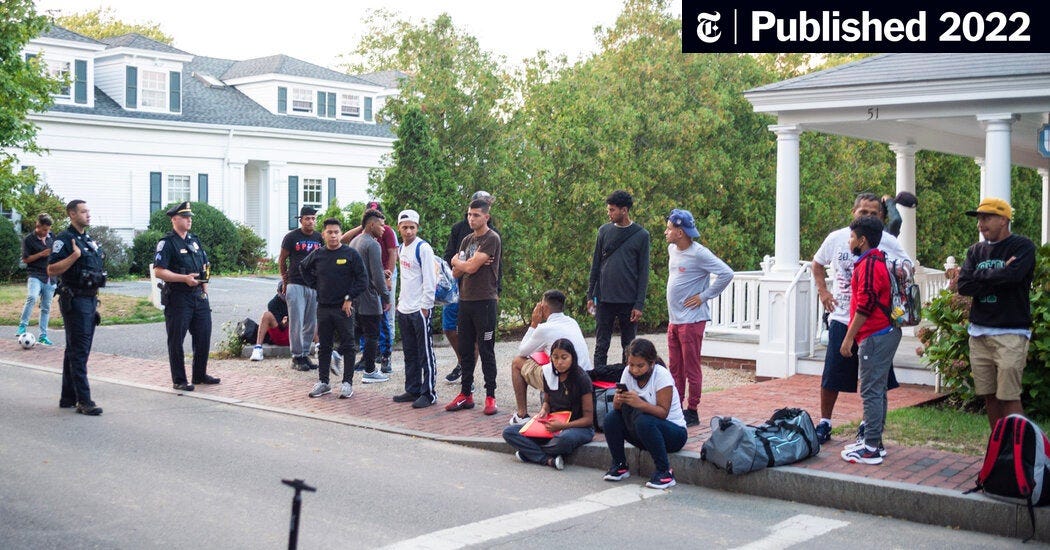 Florida Flies 2 Planeloads of Migrants to Martha's Vineyard - The New York  Times