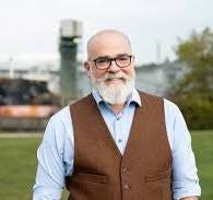 A person wearing glasses and a vest

AI-generated content may be incorrect.