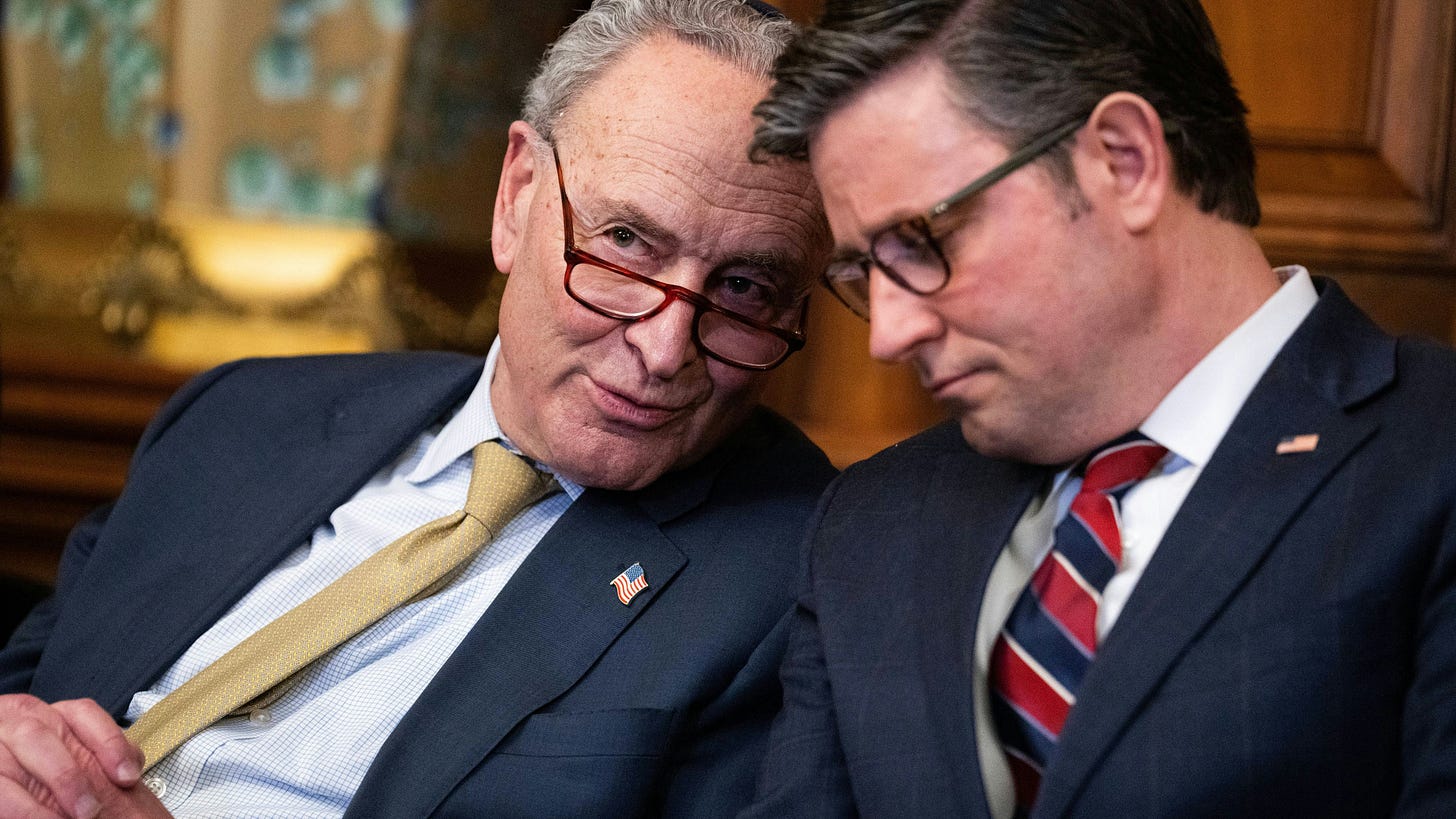 Shutdown abgewendet: Charles Schumer und Mike Johnson bzw. deren Parteien  konnten sich im Budgetstreit offenbar einigen. | Heute.at