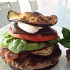 HAMBURGUESAS CAPRESA CON PAN DE BERENJENA