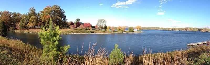 File:Claytor Lake State Park in fall2.jpg