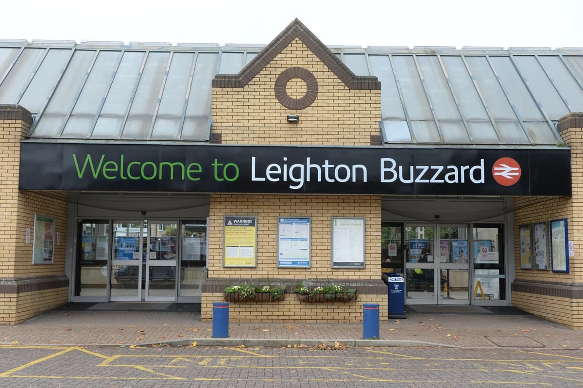 the station front of leighton buzzard station the station front of leighton buzzard station