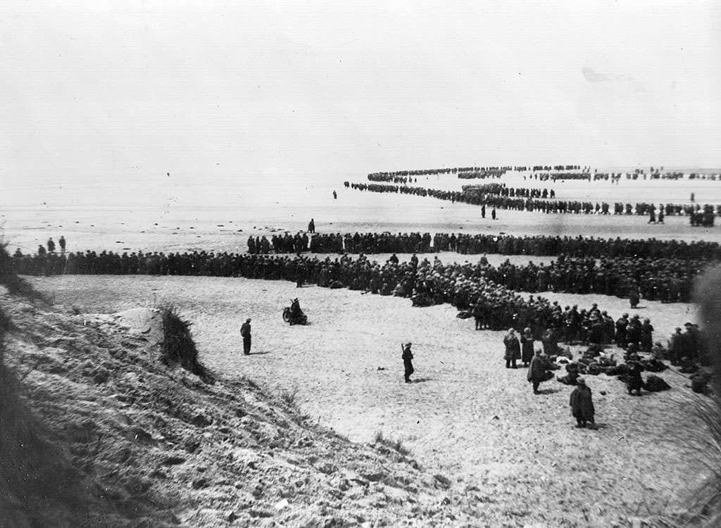 Troops on the beach at Dunkirk awaiting evacuation.