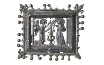 This may contain: an ornate metal frame with two angels and a baby jesus in the center on a white background