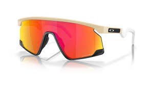 Oakley Ruled the 90s and Early 2000s with the Coolest Sunglasses Back in  the 90s and early 2000s, Oakley wasn't just another sunglasses brand. They  were the brand. Everything about Oakley felt