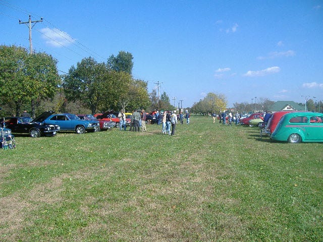 People and cars at the last Salisbury Cruise-In for 2006. People and cars at the last Salisbury Cruise-In for 2006.