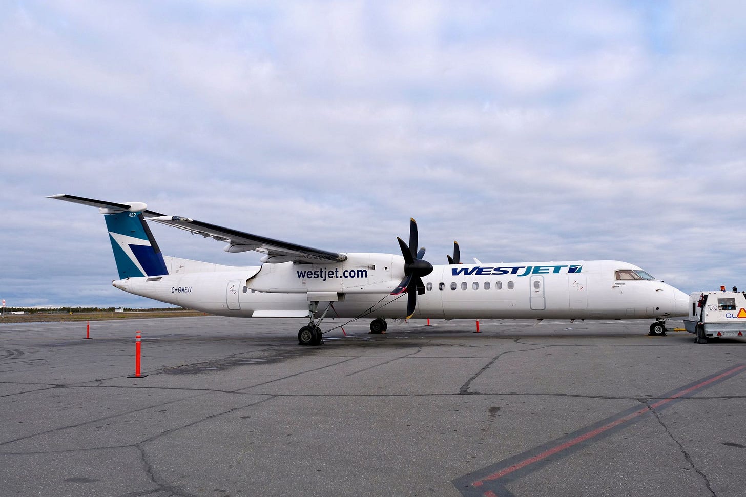 WestJet Encore Dash 8-400