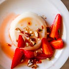 Biancomangiare con le fragole