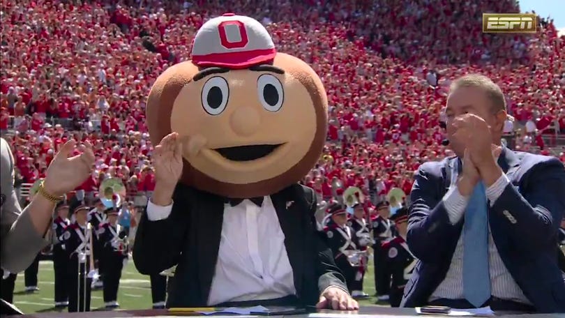 WATCH: Lee Corso selects Ohio State over Texas in final ESPN College  GameDay 'headgear pick' of career