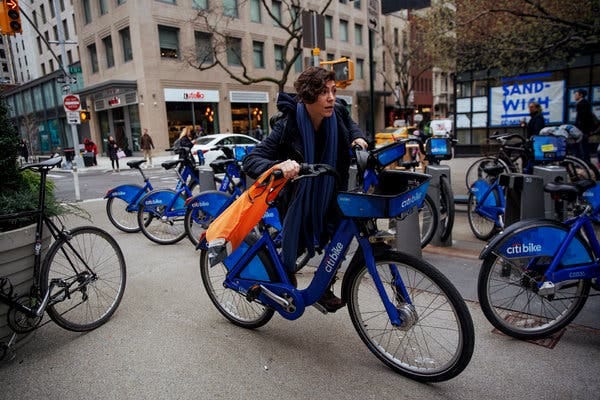 A Surge in Biking to Avoid Crowded Trains in N.Y.C. - The New York Times