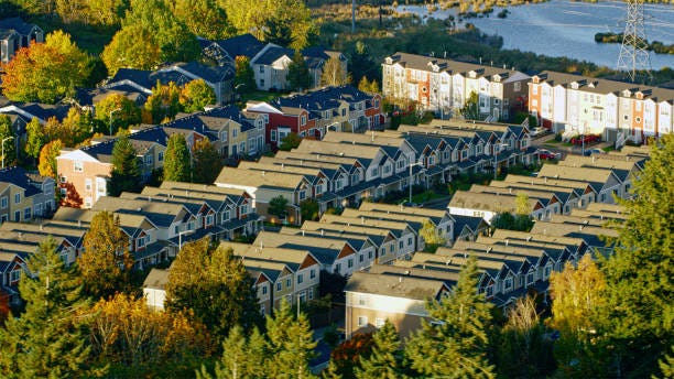 neighbourhood of tract homes in a town in oregon, usa - missing middle housing stock pictures, royalty-free photos & images neighbourhood of tract homes in a town in oregon, usa - missing middle housing stock pictures, royalty-free photos & images