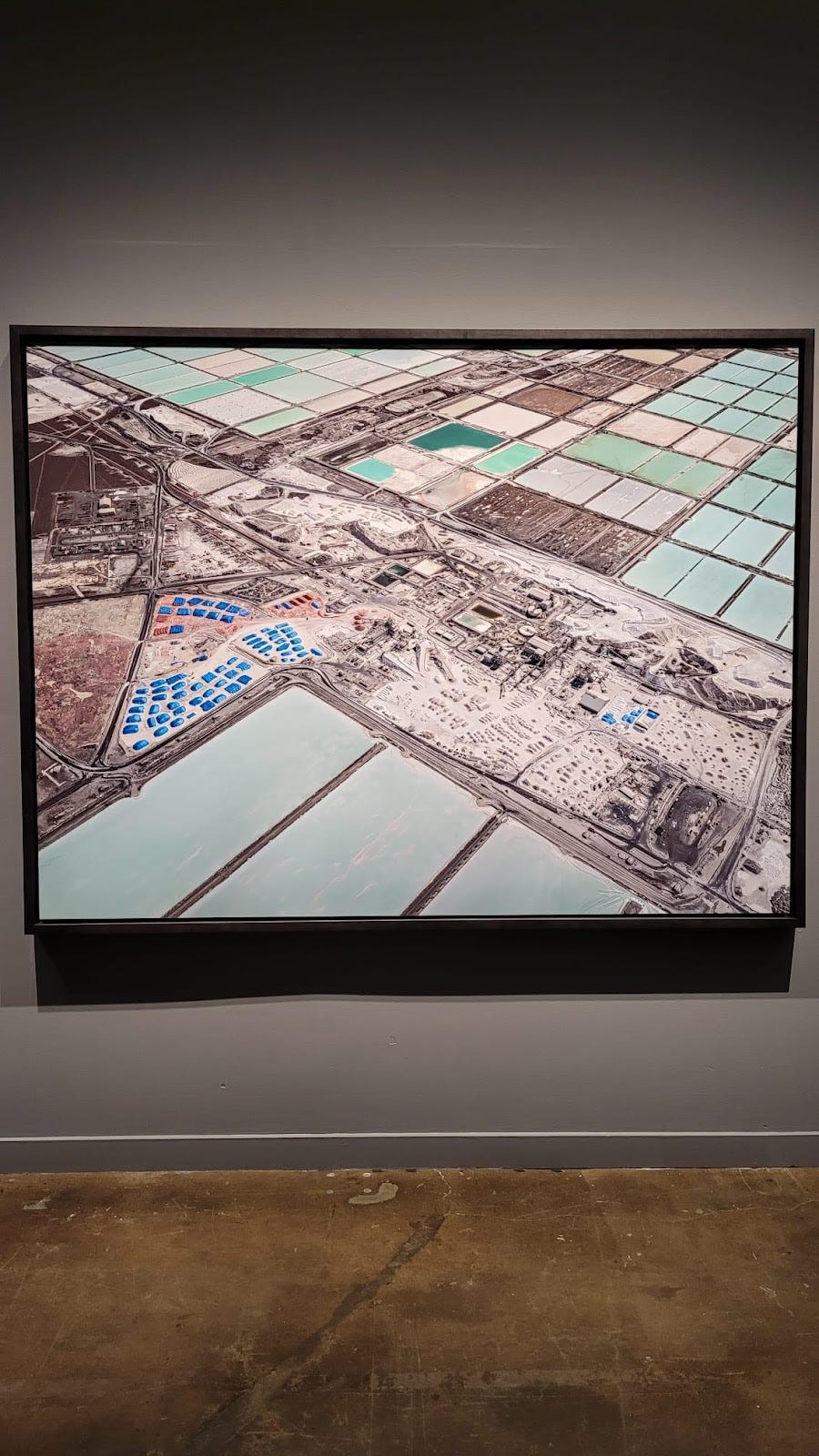 A picture of a city

Description automatically generated