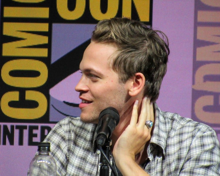 alex calvert talking about wearing trenchcoat on supernatural alex calvert talking about wearing trenchcoat on supernatural