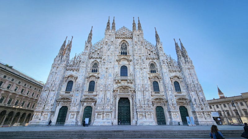 Early morning at Duomo di Milano
