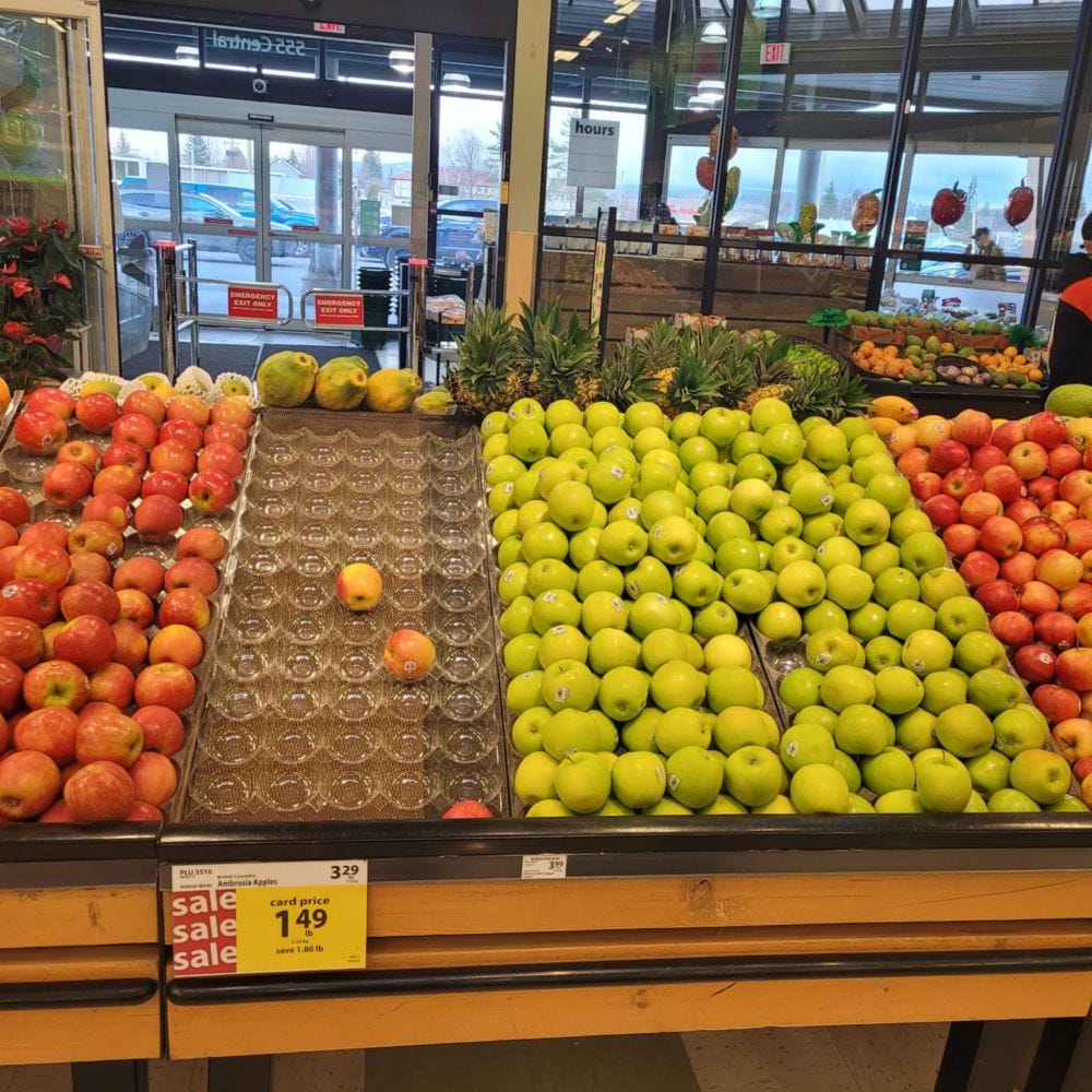 Three types of apples. The ones on the left and right are almost completely full. Just three apples are left in the middle one
