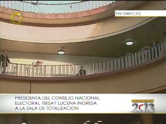 Presidenta del CNE ingresa a la Sala de Totalización a pocos minutos del  cierre de los centros de votación