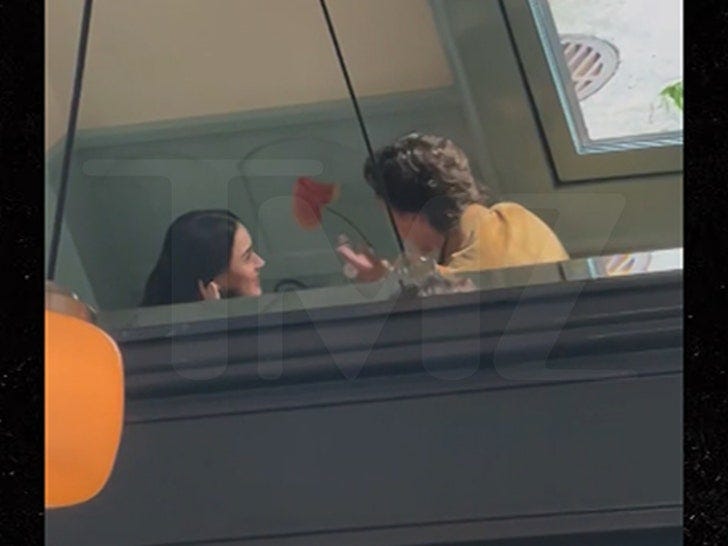 Katy Perry & Justin Trudeau Seen on Dinner Date in Montreal Katy Perry & Justin Trudeau Seen on Dinner Date in Montreal