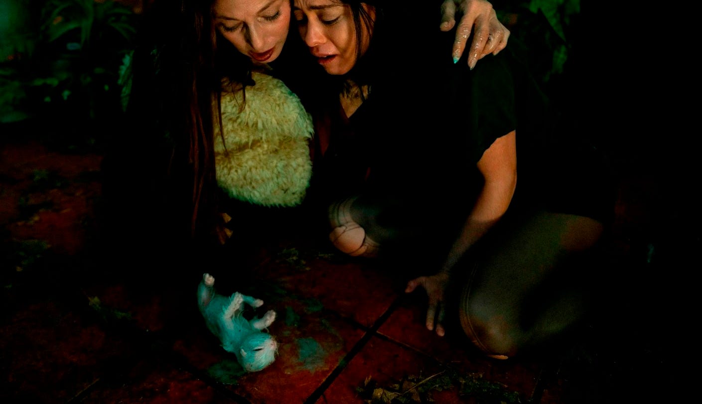 BRAND NEW CHERRY FLAVOR (L to R) CATHERINE KEENER as BORO and ROSA SALAZAR as LISA NOVA in episode 101 of BRAND NEW CHERRY FLAVOR Cr. SERGEI BACHLAKOV/NETFLIX © 2021 BRAND NEW CHERRY FLAVOR (L to R) CATHERINE KEENER as BORO and ROSA SALAZAR as LISA NOVA in episode 101 of BRAND NEW CHERRY FLAVOR Cr. SERGEI BACHLAKOV/NETFLIX © 2021