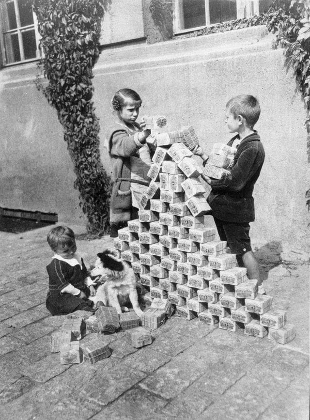 r/HistoryPorn - German children playing with bundles of worthless money thanks to hyperinflation, 1923. [922x1250]