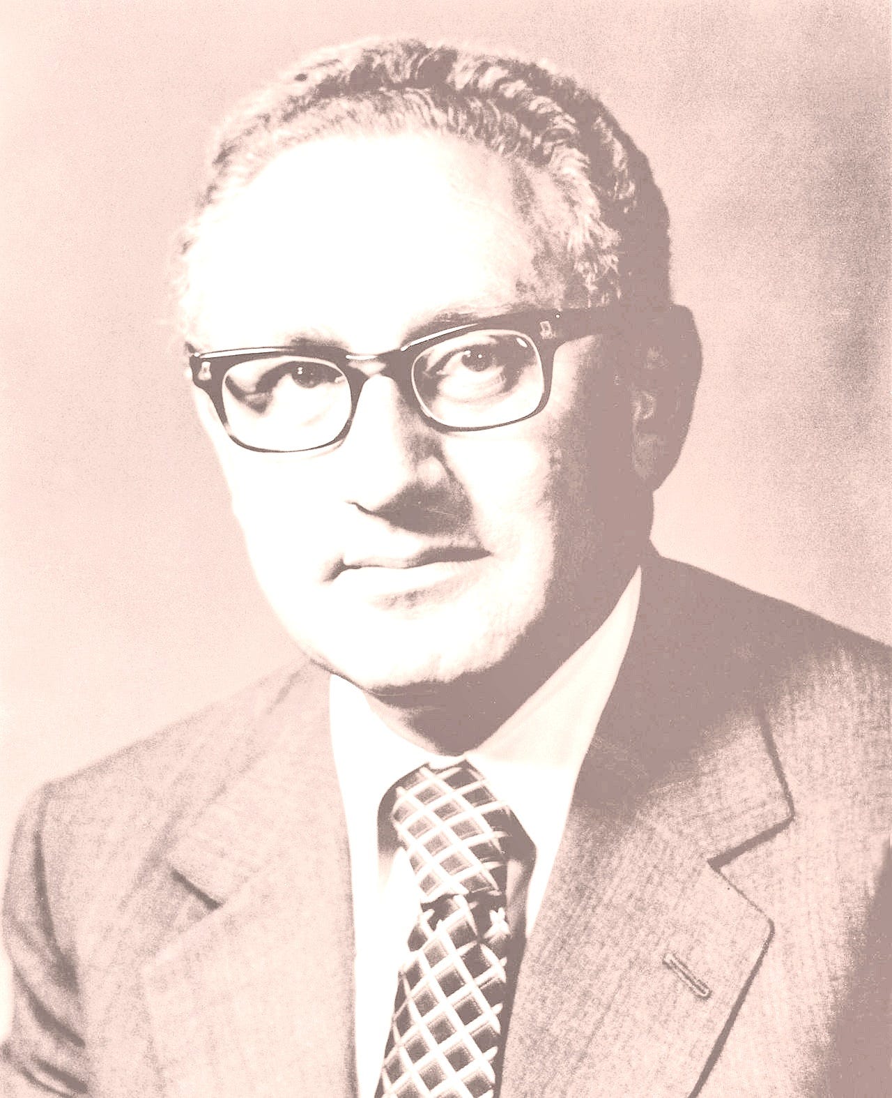 Faded out version of Kissinger's official press photo from 1974