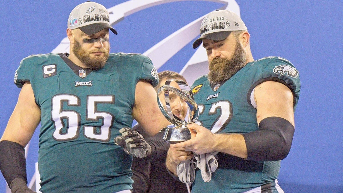 Eagles' Jason Kelce, Lane Johnson on two-year active streak that shows why  Philly's O-line is among NFL's best - CBS Sports