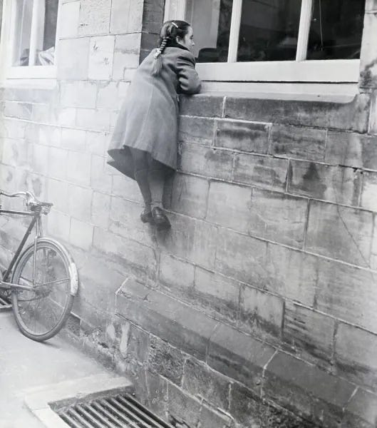 A curious British schoolgirl watches the preliminary hearing of serial killer John George Haigh, also known as the "Acid Bath Murderer", from a window ledge, London, 1949