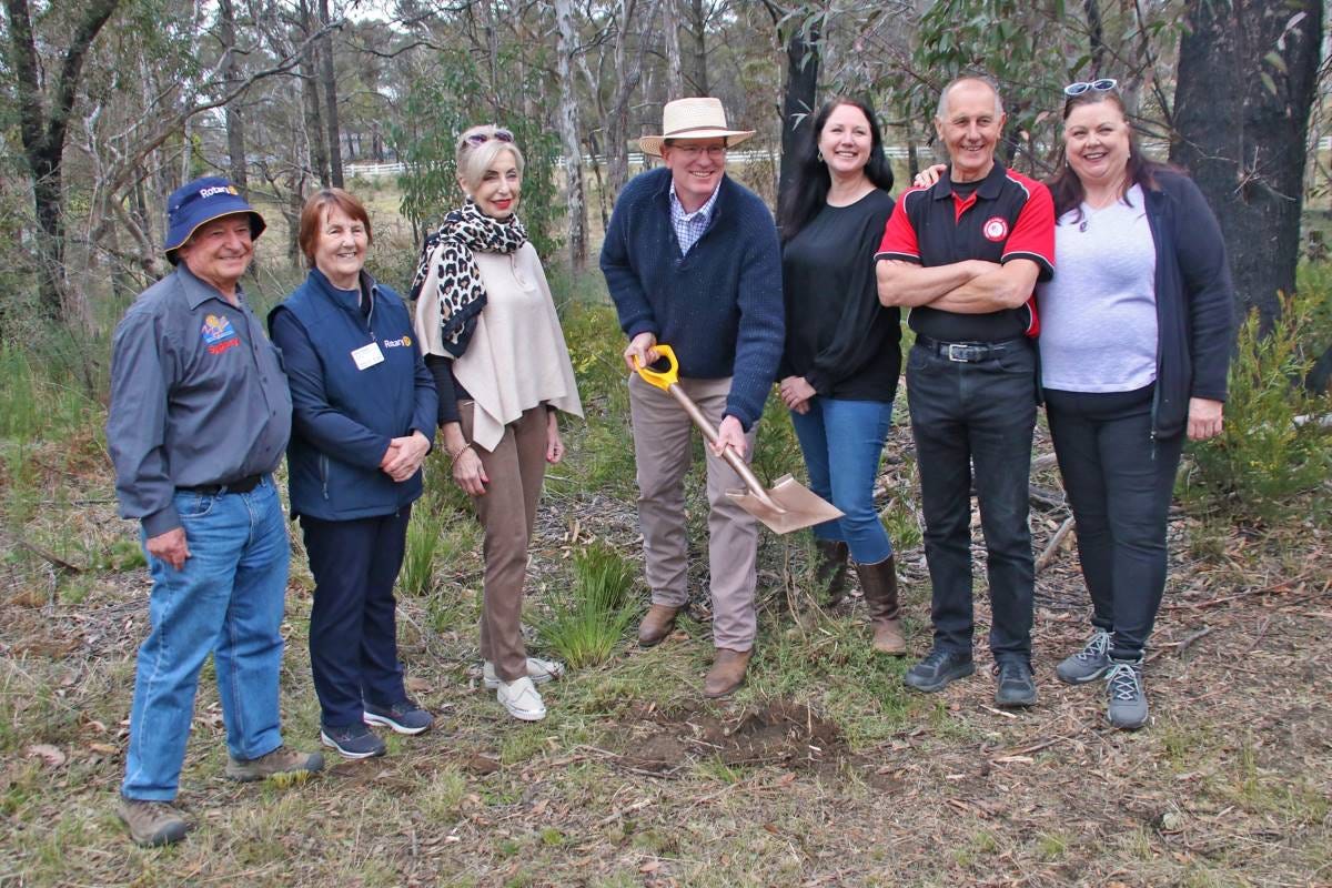 Rotarian Phill Isaacs OAM, Mina Howard (former Rotary DG) , Lithgow Mayor Maree Statham, Hon Andrew Gee MP, Kat Boeringer (former ABCD Inc President), ABCD Committee members Kevin McClusker (President) and Susan Alexander. 