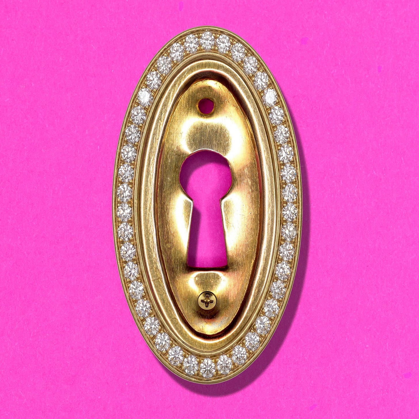 Keyhole plate lined with diamonds.